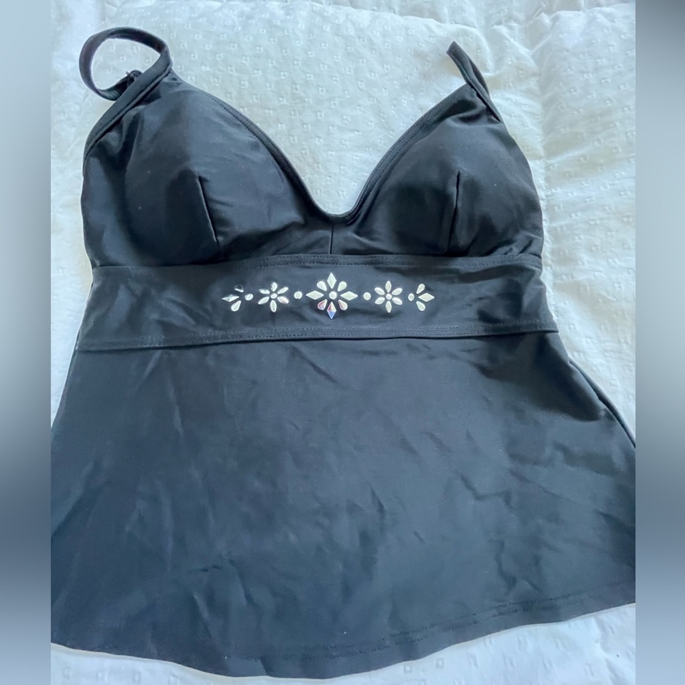 St. John’s Bay Black tankini top with silver embossed appliqué